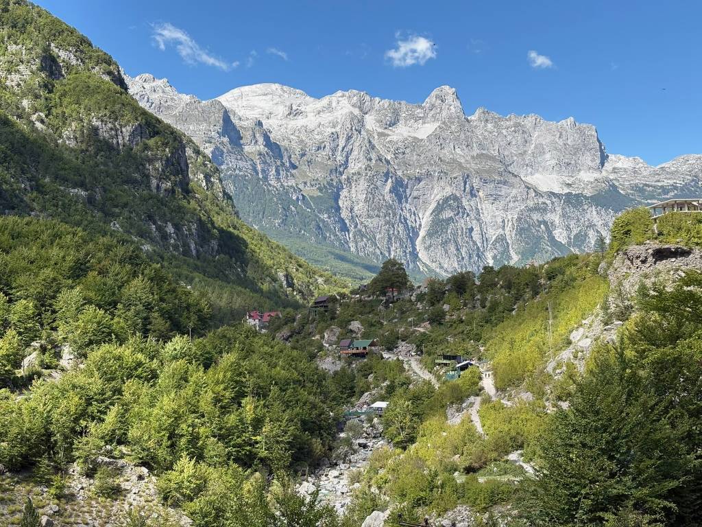 Theth: wandelen door de ruige natuur van de Albanese Alpen