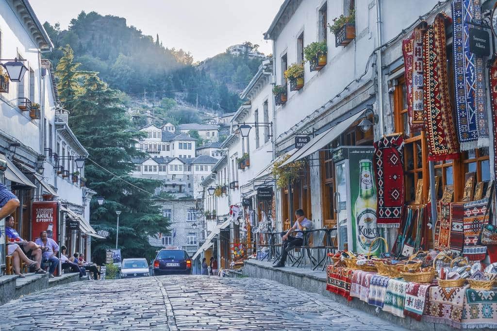 Vervoer en autorijden in Albanië